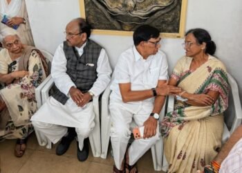 शोक संवेदना व्यक्त करने प्रयागराज पहुंचे कृपाशंकर सिंह