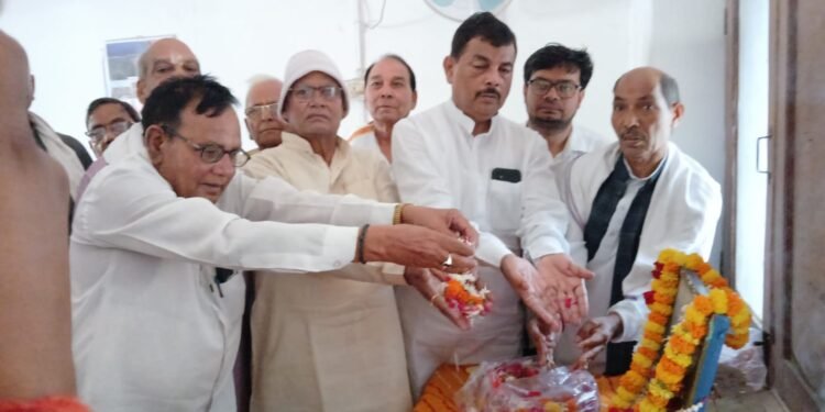 पेंशनर्स, कर्मचारियो व शिक्षको ने स्व. बी. एन. सिंह को संघर्ष संकल्प दिवस के रूप में दी श्रद्धांजलि