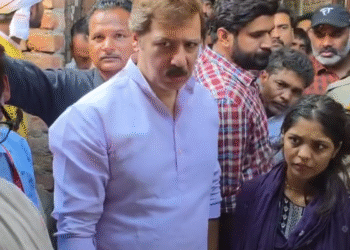 धनंजय सिंह के मनाने पर 24 घंटे बाद मृतक आजाद का हुआ रामघाट पर अंतिम संस्कार