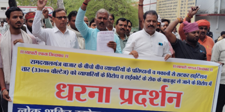 लोक शक्ति उद्योग व्यापार मण्डल के प्रदेश अध्यक्ष के नेतृत्व में व्यापारियों ने सौंपा ज्ञापन