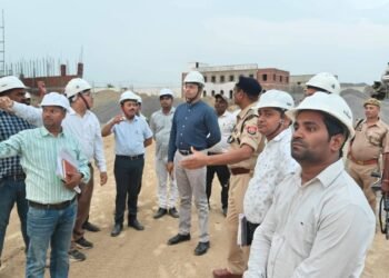 निर्माणाधीन नवीन जिला कारागार का डीएम ने किया निरीक्षण, कार्य में तेजी लाने के निर्देश