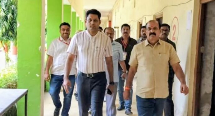 जिलाधिकारी ने टीडी इंटर कॉलेज पहुंचकर परीक्षा व्यवस्थाओं का किया निरीक्षण