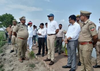 गुज़र ताल के सौंदर्यीकरण एवं पर्यावरण संरक्षण पर जिलाधिकारी ने किया निरीक्षण