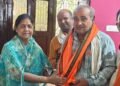 राज्यसभा सांसद सीमा द्विवेदी ने साहित्य सेवी बेहोश जौनपुरी का किया सम्मान