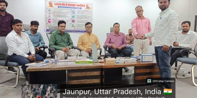कलेक्ट्रेट प्रेक्षागृह में स्वास्थ्य शिविर का आयोजन, 40 लोगों ने कराया स्वास्थ्य परीक्षण