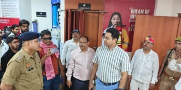जिलाधिकारी का कोचिंग संस्थानों पर छापा, सुरक्षा मानकों में खामियां मिलने पर नोटिस के निर्देश