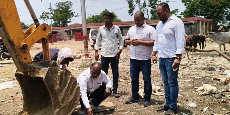 नवीन सब्जी मंडी में स श्रेणी के 50 दुकानों के निर्माण कार्य का हुआ भूमि पूजन