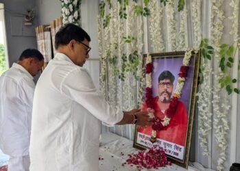 पूर्व गृह राज्यमंत्री कृपाशंकर सिंह ने विभिन्न स्थानों पर पहुंचकर दिवंगतों को दी श्रद्धांजलि, परिजनों को बंधाया ढांढस