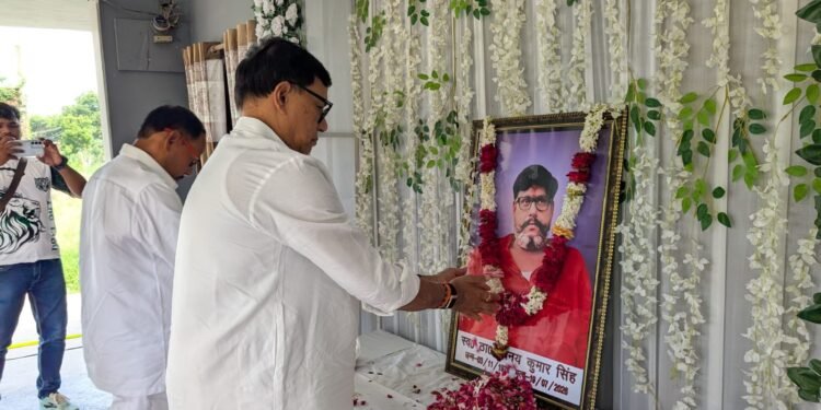 पूर्व गृह राज्यमंत्री कृपाशंकर सिंह ने विभिन्न स्थानों पर पहुंचकर दिवंगतों को दी श्रद्धांजलि, परिजनों को बंधाया ढांढस