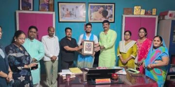 विद्यालयों के निरीक्षण में बच्चों की प्रतिभा से गदगद हुए जिला बेसिक शिक्षा अधिकारी