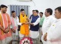 कृपाशंकर सिंह ने प्रभारी मंत्री ए.के. शर्मा का किया स्वागत