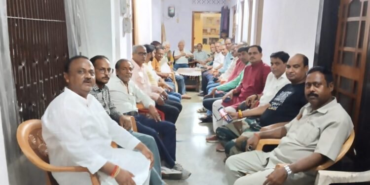श्री चित्रगुप्त भगवान पूजन महासमिति जौनपुर की बैठक सम्पन्न।