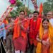 पूर्व गृहराज्यमंत्री कृपाशंकर सिंह ने उठाई कांवड़, शिवभक्तों के साथ लगाए जयकारे
