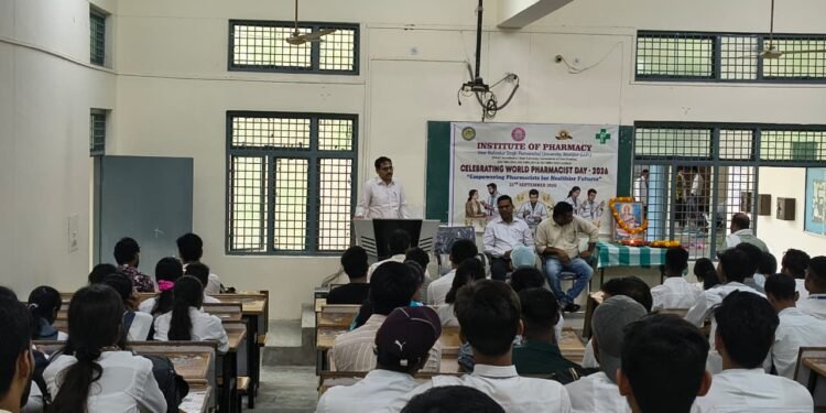 फार्मासिस्ट स्वास्थ्य व्यवस्था का महत्वपूर्ण अंगः डॉ. नृपेंद्र सिंह