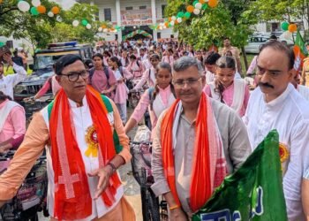 कृपाशंकर सिंह ने 176 छात्राओं को बांटी साइकिल