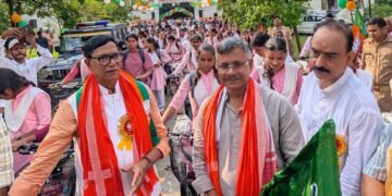 कृपाशंकर सिंह ने 176 छात्राओं को बांटी साइकिल