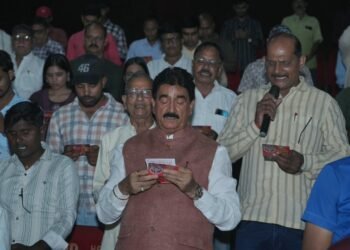 जौनपुर में पत्रकारों ने देखी बाबा नीब करौरी के जीवन पर आधारित फिल्म ‘हनुमान अंश’