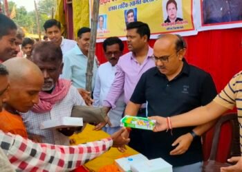 अन्न दान महादान अजय अंबष्ट अपर जिलाधिकारी