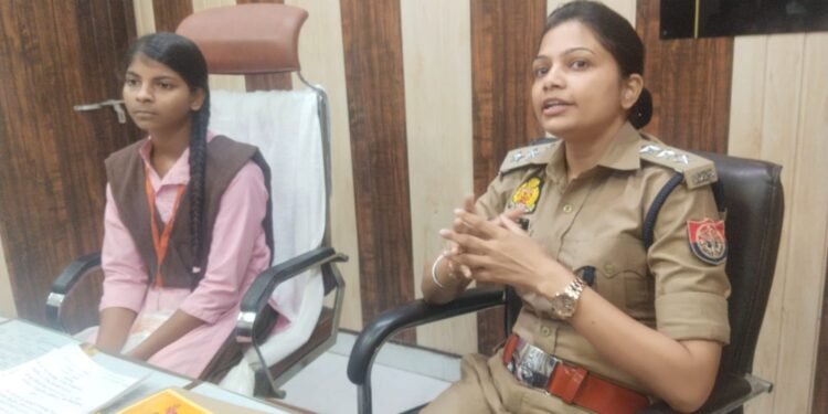 मिशन शक्ति के तहत छात्रा बनी एक दिन की सीओ, सुनी फरियादियों की समस्याएं