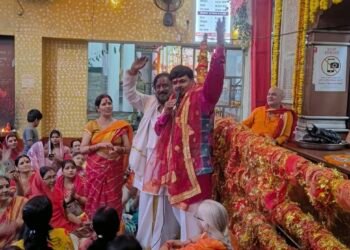 आशीष पाठक अमृत के भजनों पर झूमी मातृशक्तियाँ